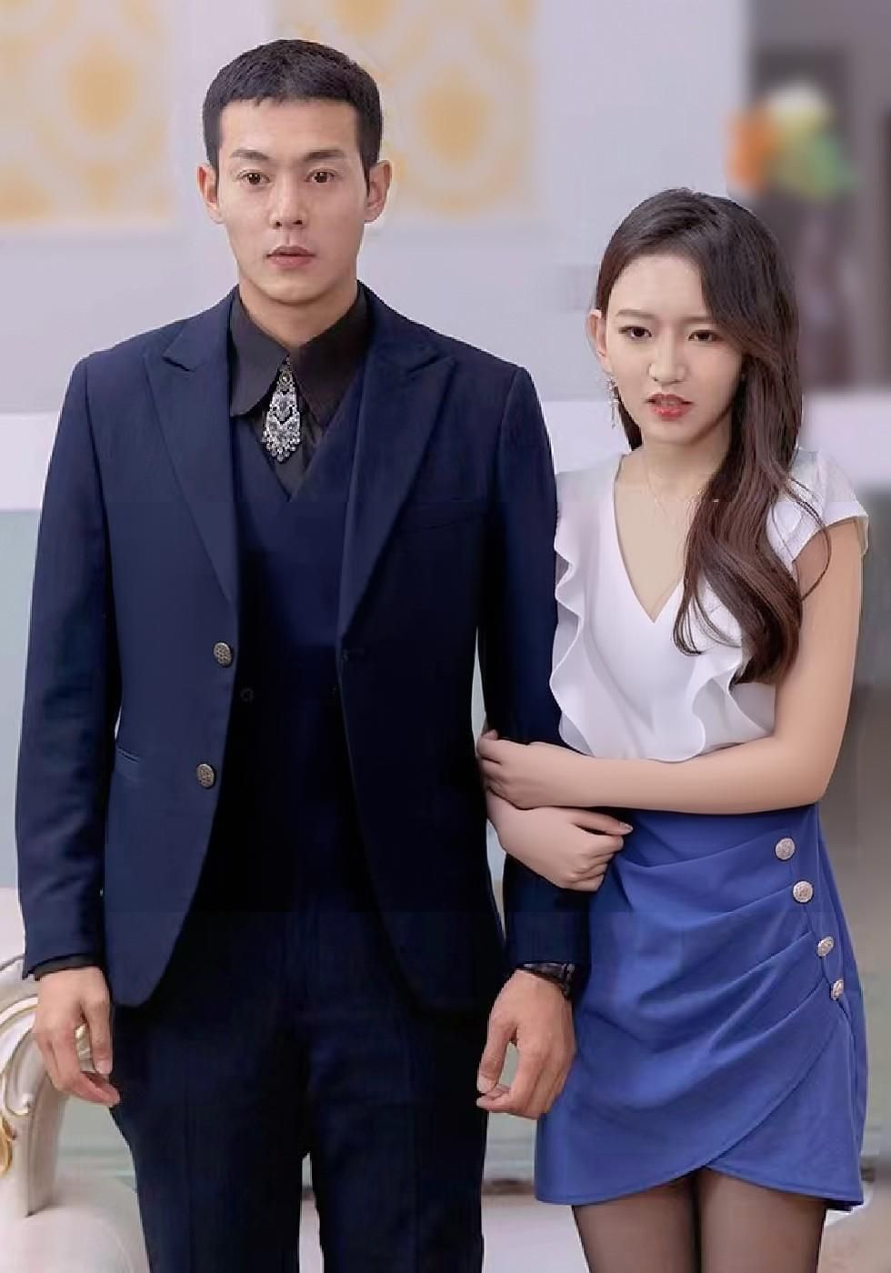 Poster 네 명의 누나들이 가볍게 학대하다